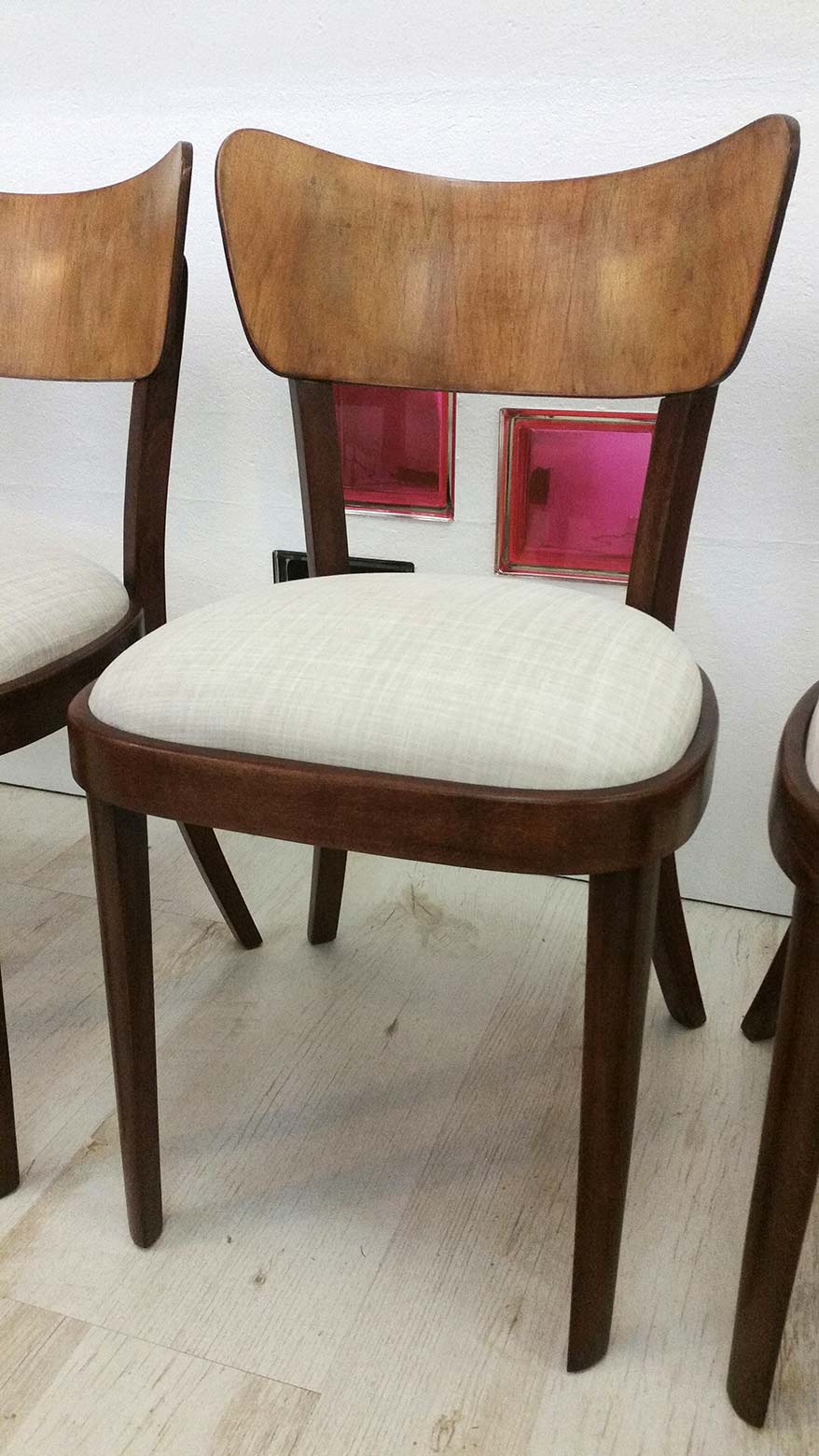Židle Thonet - kompletní renovace, broušení, lakování, čalounění.<br>Látka ROMO - kolekce DUNE