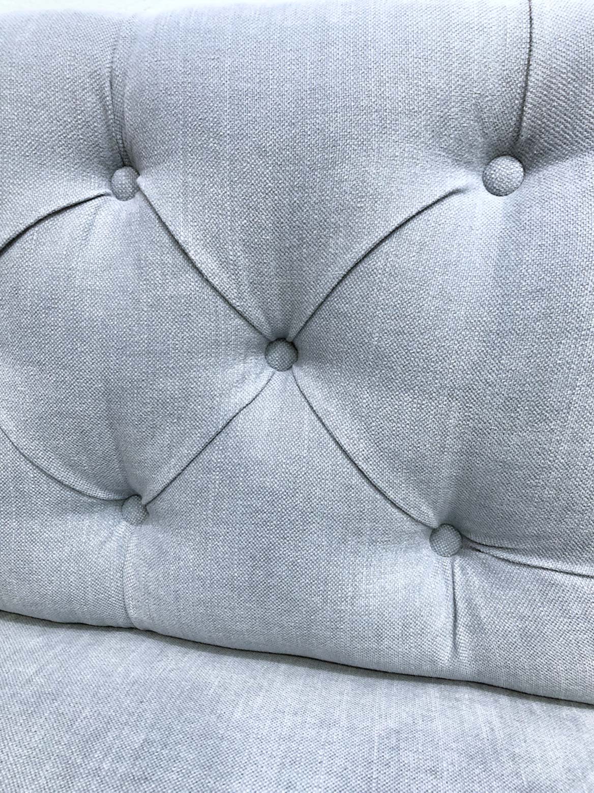 Designová sofa v látce ROMO z kolekce LINARA